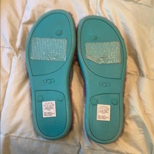 UGG Shoes - Ugg Fluffy Flip Flop UGG Shoes - Ugg Fluffy Flip Flop